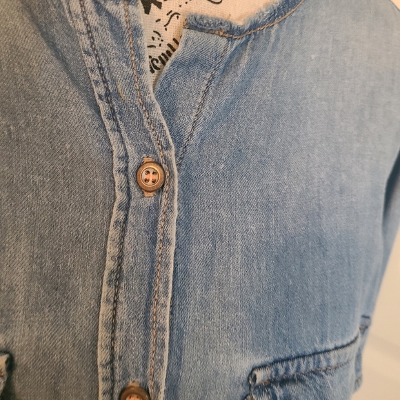 Denim Shirt By &Denim H&M Chambray Raw Edge Womens Size 8 - Picture 3 of 12